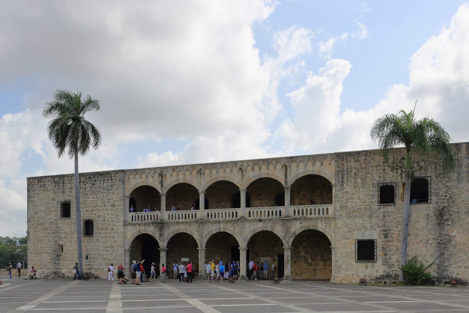 El Alcázar de Colón, con sus arcadas de piedra, en la Ciudad Colonial de Santo Domingo